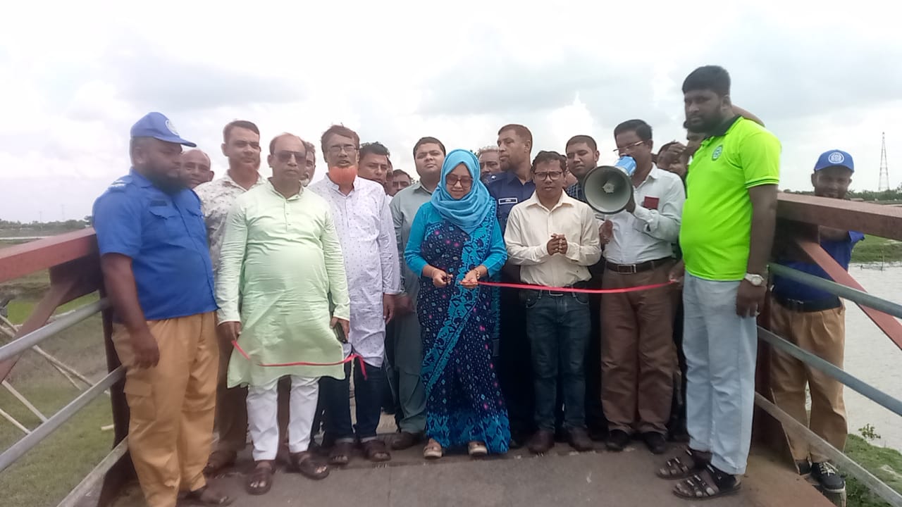 বটিয়াঘাটা বিরাট খেয়াঘাটের সংস্কার কাজের শুভ উদ্ভোধন করেন নির্বাহী অফিসার হোসনে আরা তন্নি