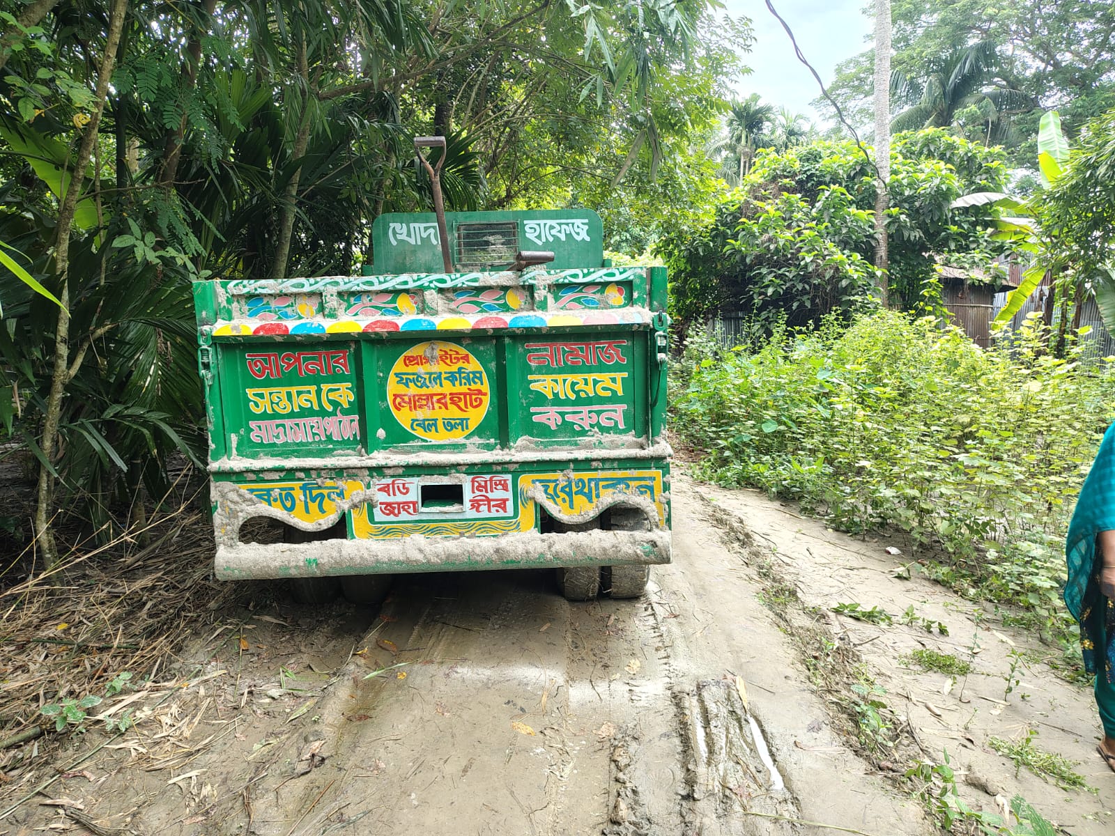 মোল্লাহাটে দ্রুতগামি বালুবোঝাই ট্রলির আঘাতে শিশুর মৃত্যু