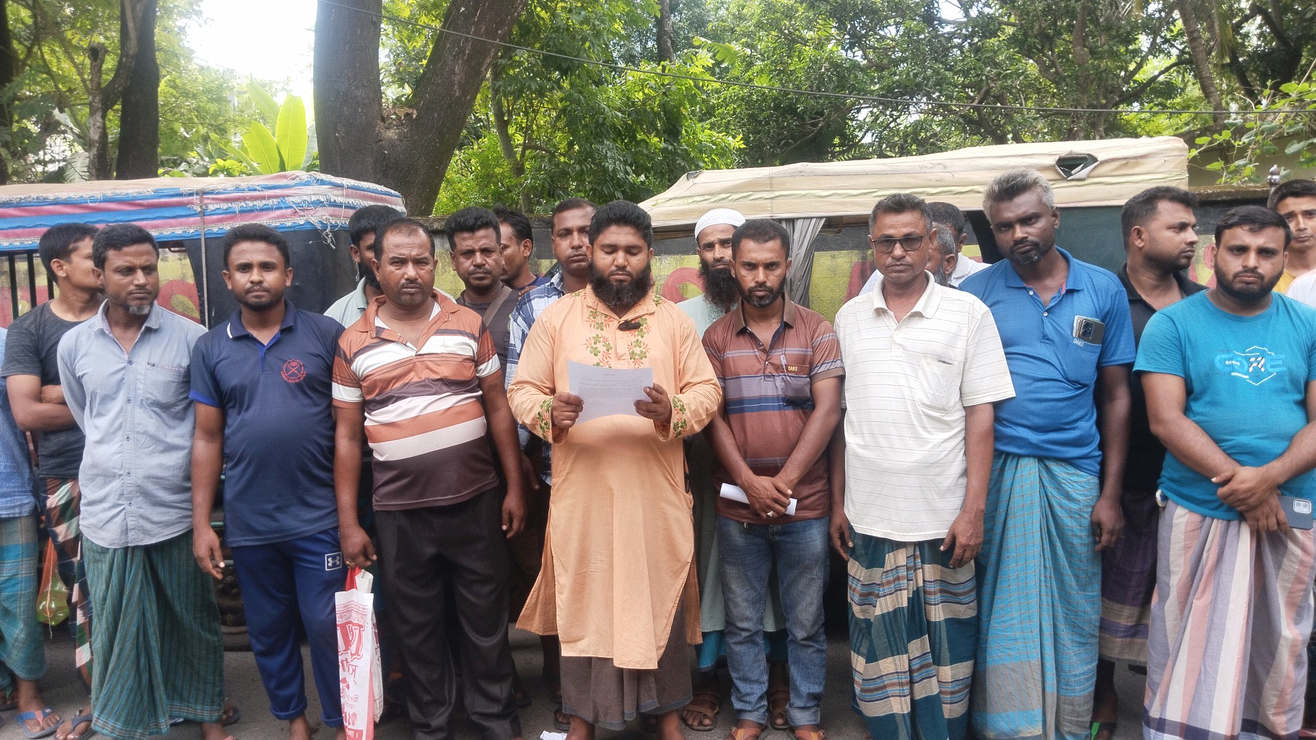 বটিয়াঘাটায় কাতিয়া নাংলা বরন পাড়া  শ্রমজী সমবায় সমিতির সভাপতি, সম্পাদকের বিরুদ্ধে থানায়  অভিযোগ।