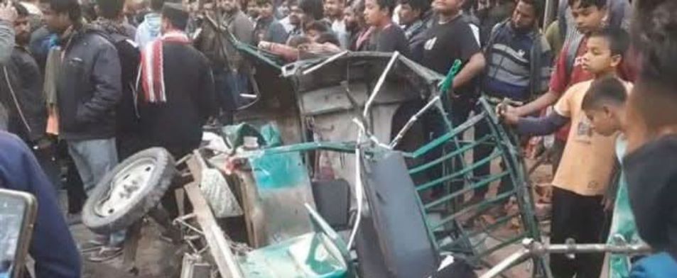 পুঠিয়ায় বাস–অটোরিকশা সংঘর্ষে বরেন্দ্র বিশ্ববিদ্যালয়ের শিক্ষার্থীসহ চারজন নিহত, মহাসড়ক অবরোধে তীব্র যানজট