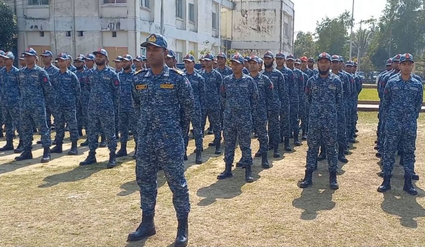 আসন্ন জাতীয় এয়োদশ নির্বাচন নিরাপত্তা পর্যালোচনায় বরগুনায় নৌ প্রধান