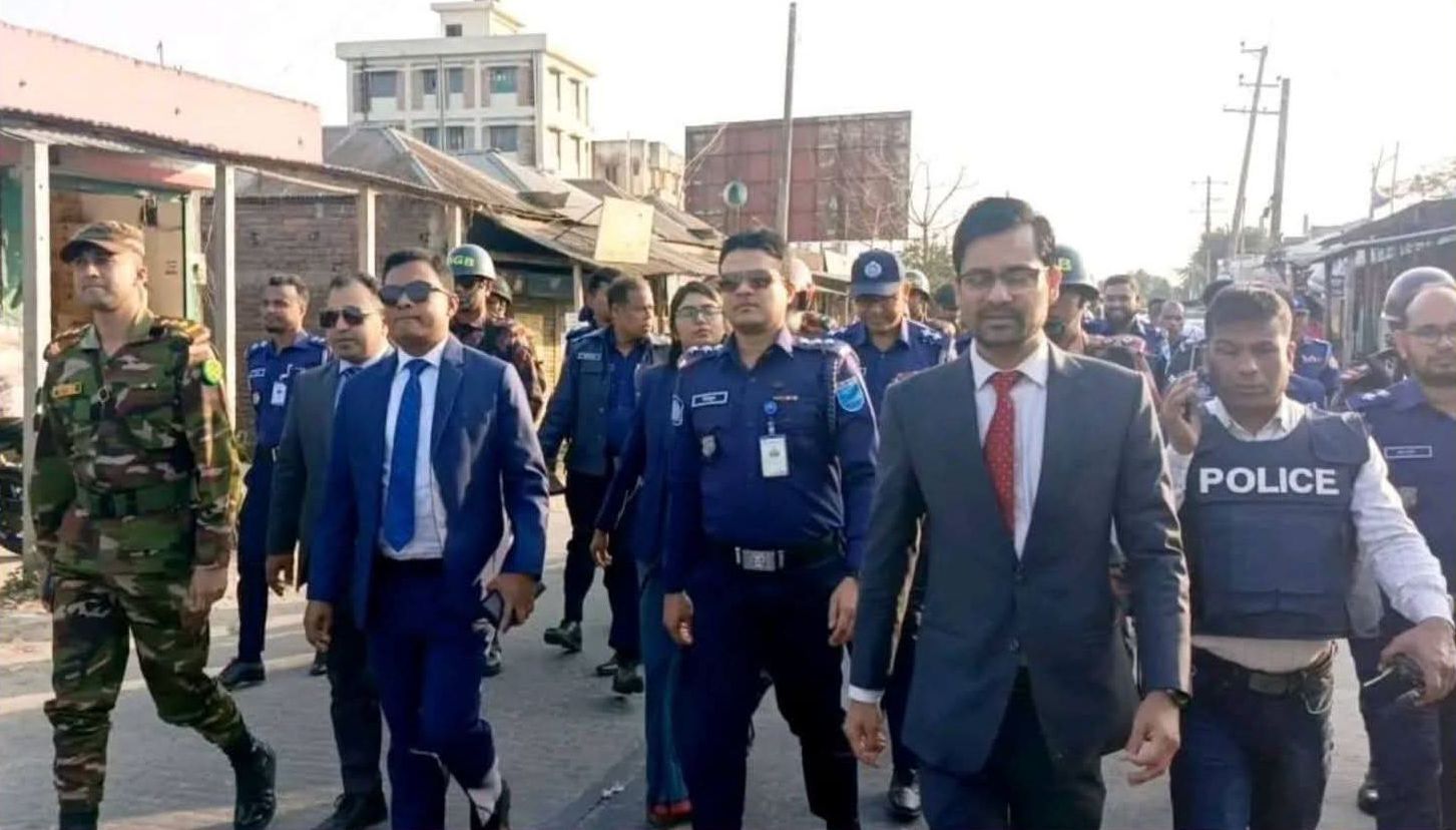 ফরিদপুর-২ আসনে ভোটের মাঠে যৌথবাহিনী বাজার-ভোটকেন্দ্রে টহল জোরদার