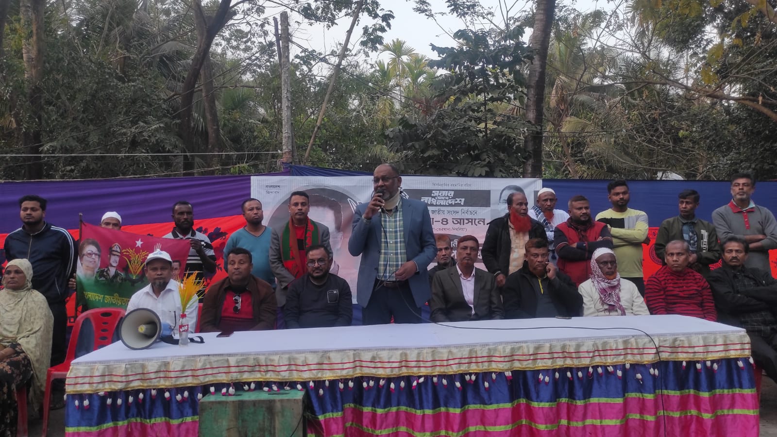 দিঘলিয়ায় আজিজুল বারী হেলালের পক্ষে মহিলা দলের নির্বাচনী উঠান বৈঠক