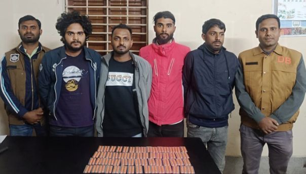 রাজশাহী নগরীতে ডিবি’র অভিযানে ৪ মাদক কারবারি গ্রেপ্তার, উদ্ধার ৬০০ পিস ট্যাপেন্টাডল