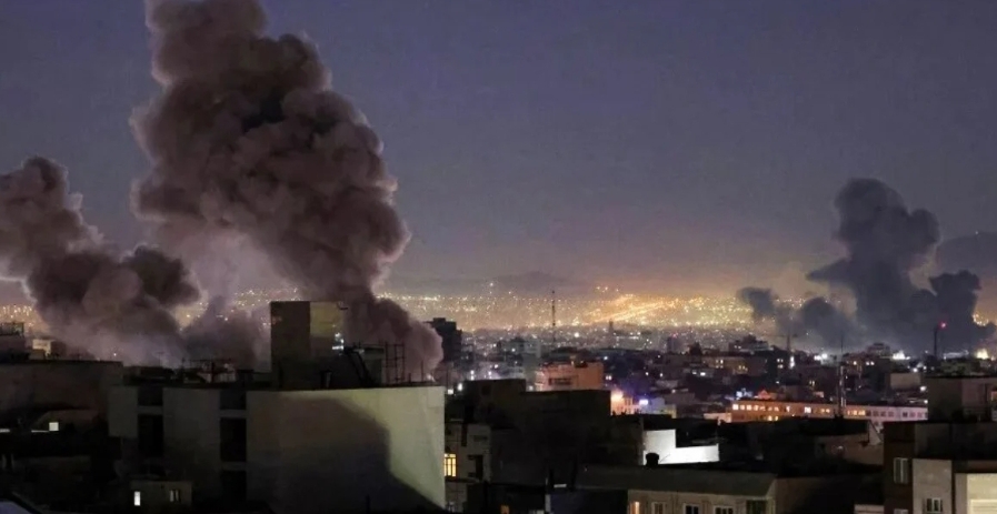 তেহরানের নিলুফার স্কয়ারে ইসরাইলি হামলায় নিহত ২০