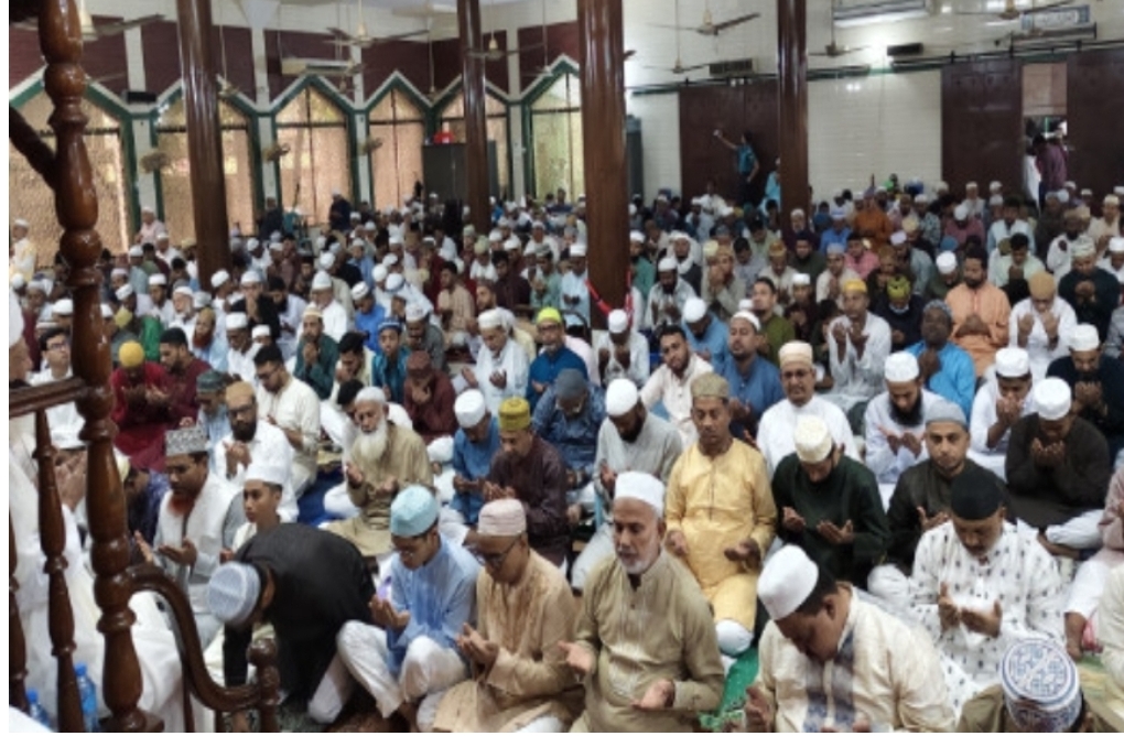 খুলনায় যথাযোগ্য মর্যাদায় পবিত্র ঈদুল ফিতর উদযাপিত