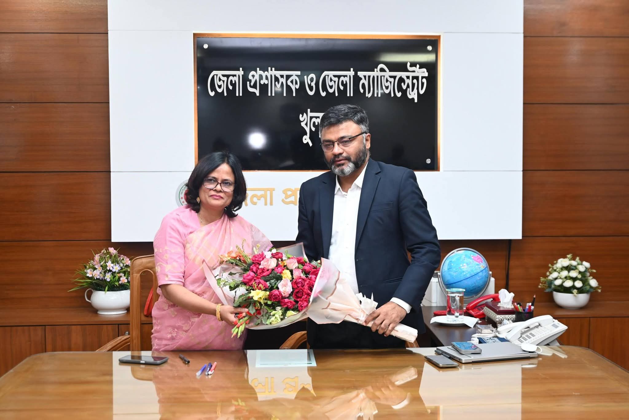 খুলনায় প্রথম নারী জেলা প্রশাসকের যোগদান -হুরে জান্নাত”