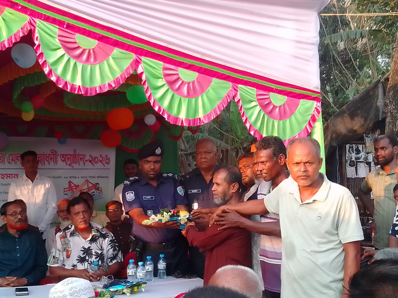 যশোর অভয়নগরের ঐতিহ্যবাহী বাশুয়াড়ী খানজাহান আলী ( রাঃ) দিঘীর মেলা উদ্ধোধনীস অনুষ্ঠান করেন