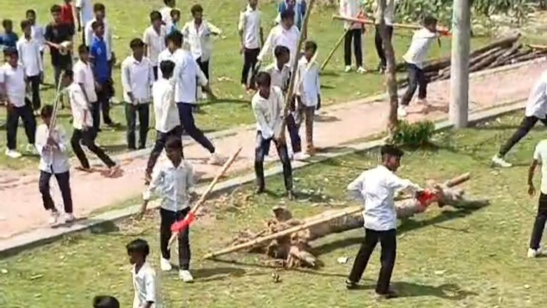 রূপসায় স্কুলের জায়গা নিয়ে উত্তেজনা.স্কুলের স্বার্থে সংগ্রাম. শিক্ষার্থীরা.