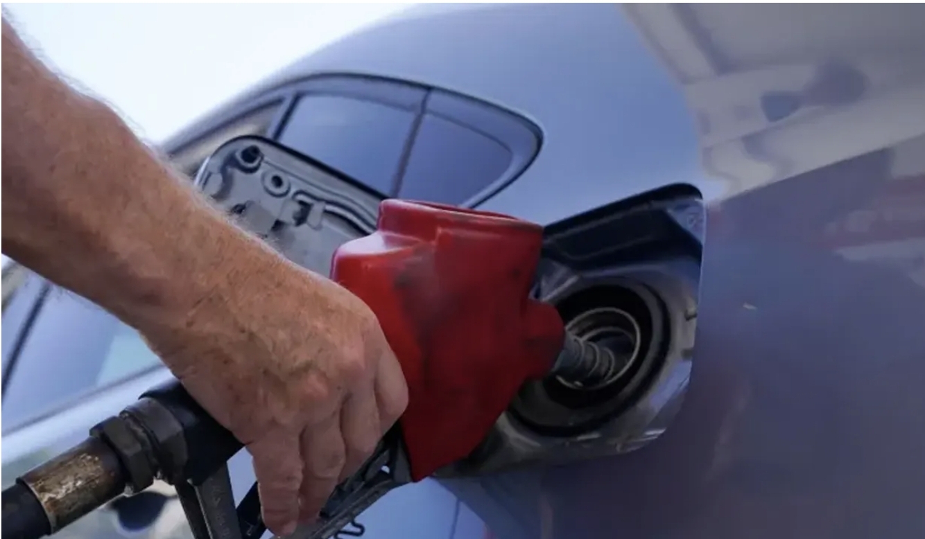 আবারও ঊর্ধ্বমুখী তেলের দাম, এক রাতে বড় লাফ