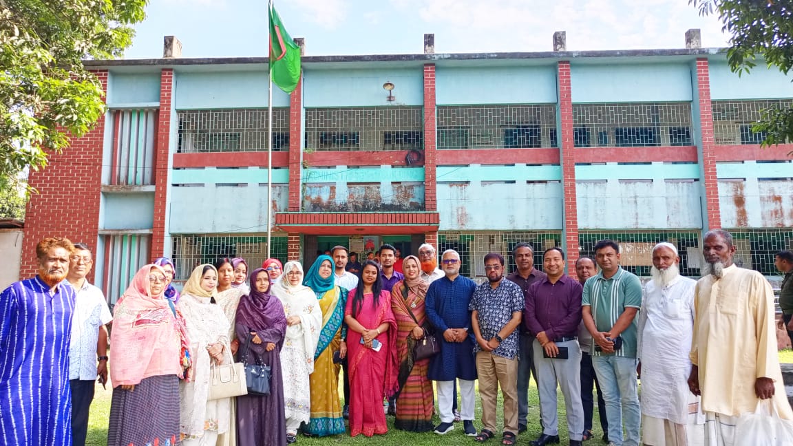 বীরগঞ্জ মহিলা ডিগ্রী কলেজ পরিদর্শনে আলহাজ্ব মনজুরুল ইসলাম মঞ্জু _এমপি।