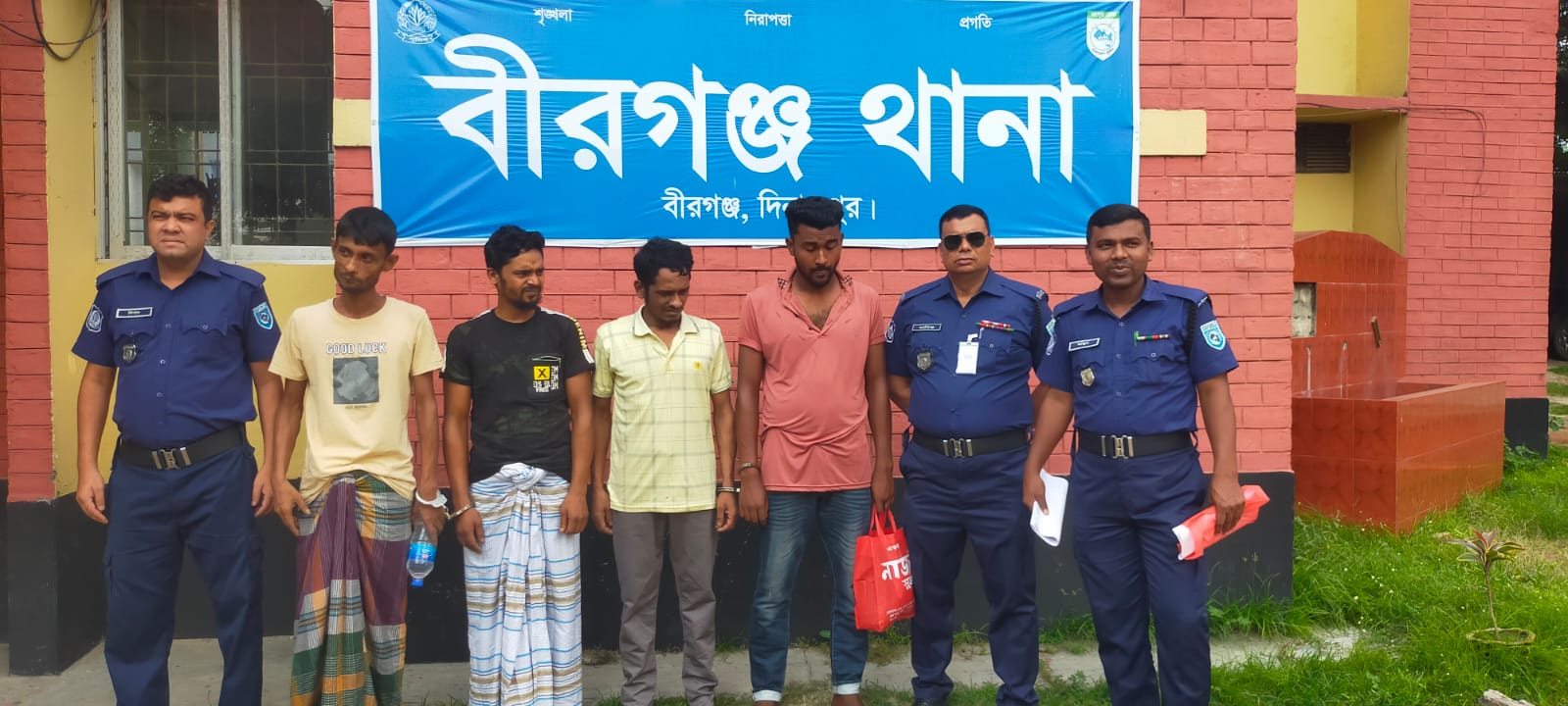 বীরগঞ্জে মাদকের বিরুদ্ধে কঠোর অবস্থানে প্রশাসন। বিক্রেতা বা খোর যেই হোক নিস্তার নেই! 