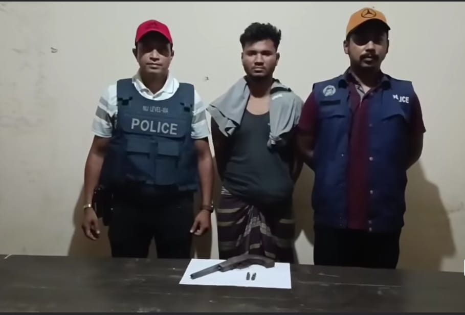 রামুর ঈদগড়ে দেশীয় তৈরি অস্ত্রসহ যুবক আটক