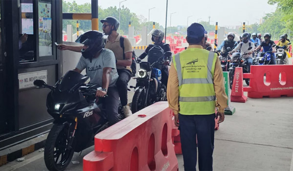 পদ্মা সেতুতে ১২ ঘণ্টায় দুই কোটি ৪১ লাখ টাকা টোল আদায়