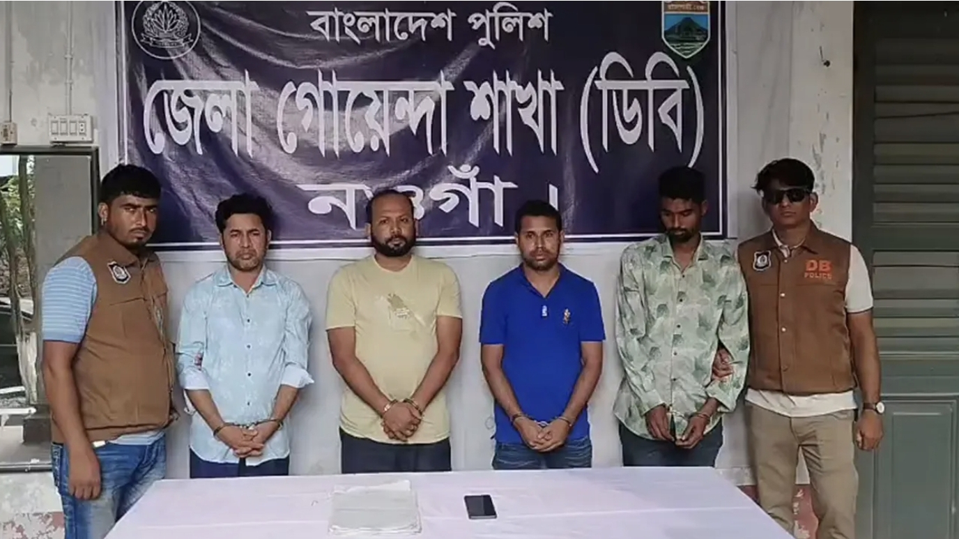 রায় ঘোষণার আগেই মামলার নথি চুরি, চাঁদা দাবি করে খেলেন ধরা