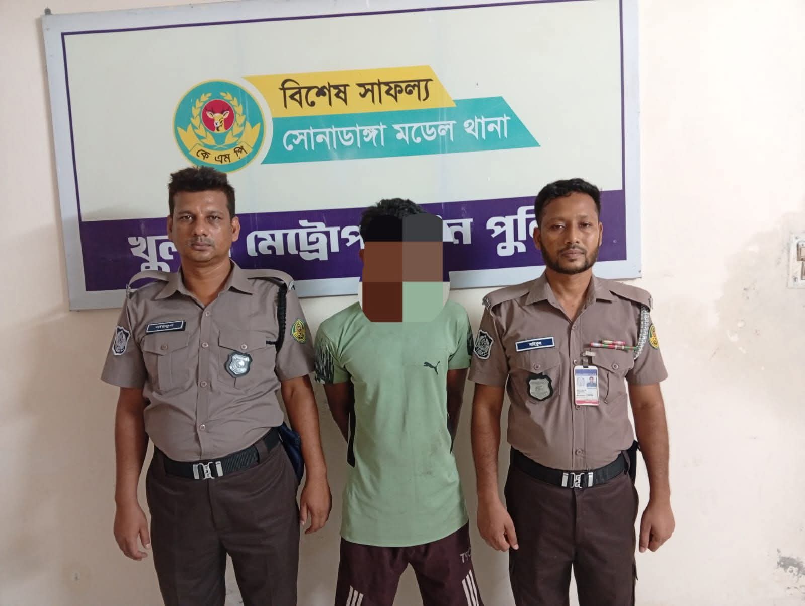 খুলনা শহরের কুখ্যাত সন্ত্রাসী গ্রেনেড বাবুর অন্যতম সহযোগী তালিকাভুক্ত সদস্য শীর্ষ সন্ত্রাসী মোঃ রনি শেখ কাবা (৩৪) গ্রেফতার