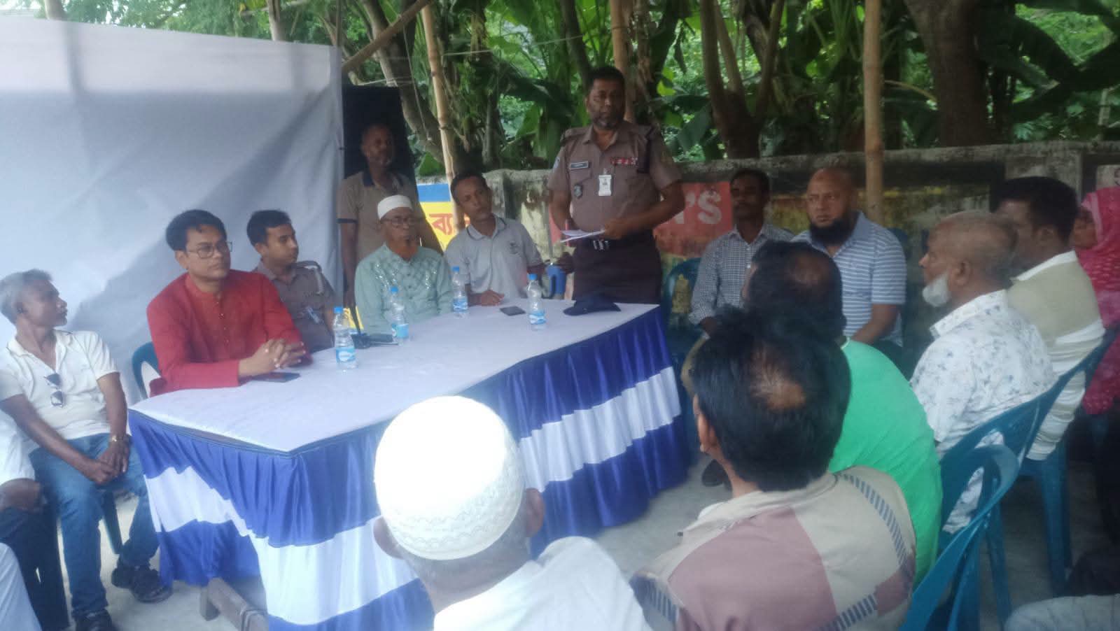 নগরবাসীর মধ্যে সচেতনতা বৃদ্ধি এবং নিরাপত্তা ব্যবস্থা জোরদারকল্পে এলাকাবাসীর সাথে উঠান বৈঠক