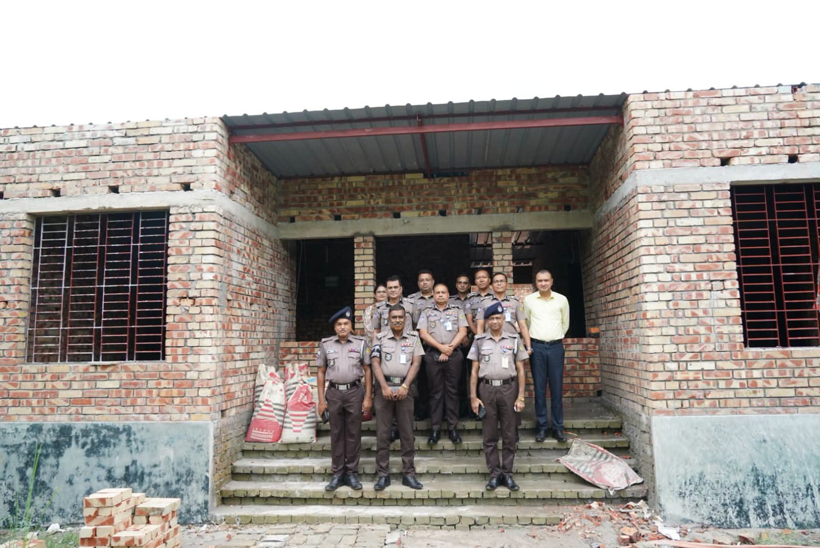 লবণচরা থানা ভবনের নির্মাণকাজ পরিদর্শনে কেএমপি পুলিশ কমিশনার