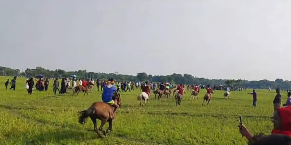 ‎ডুমুরিয়ায় গ্রাম বাংলার হারানো ঐতিহ্য ঘোড়া দৌড় প্রতিযোগীতা অনুষ্ঠিত