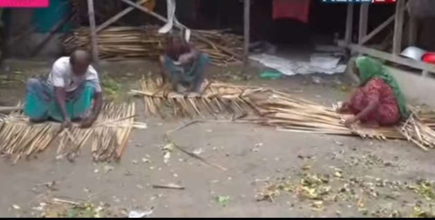 তেরখাদার আনন্দনগর গ্রামের হোগলাপাতার পাটি ছড়িয়ে পড়ছে দেশজুড়ে