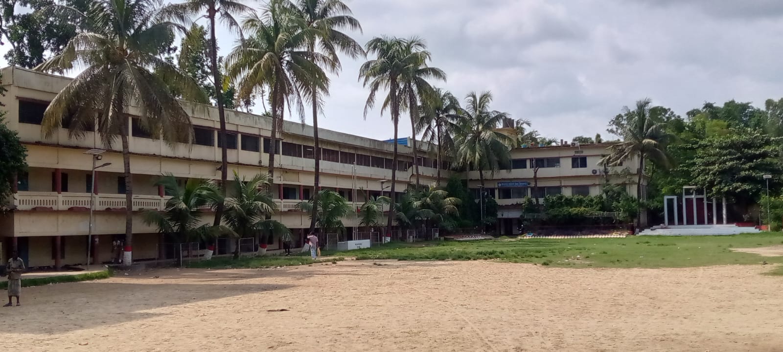 প্রাচীনতম শিক্ষা প্রতিষ্ঠান ঈদগাহ আদর্শ উচ্চ বিদ্যালয়কে সরকারী করণের দাবী 