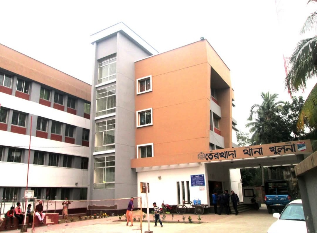 তেরখাদায় ঘের দখল নিয়ে উত্তেজনা, প্রাণনাশের হুমকির অভিযোগে থানায় জিডি, তদন্তে পুলিশ