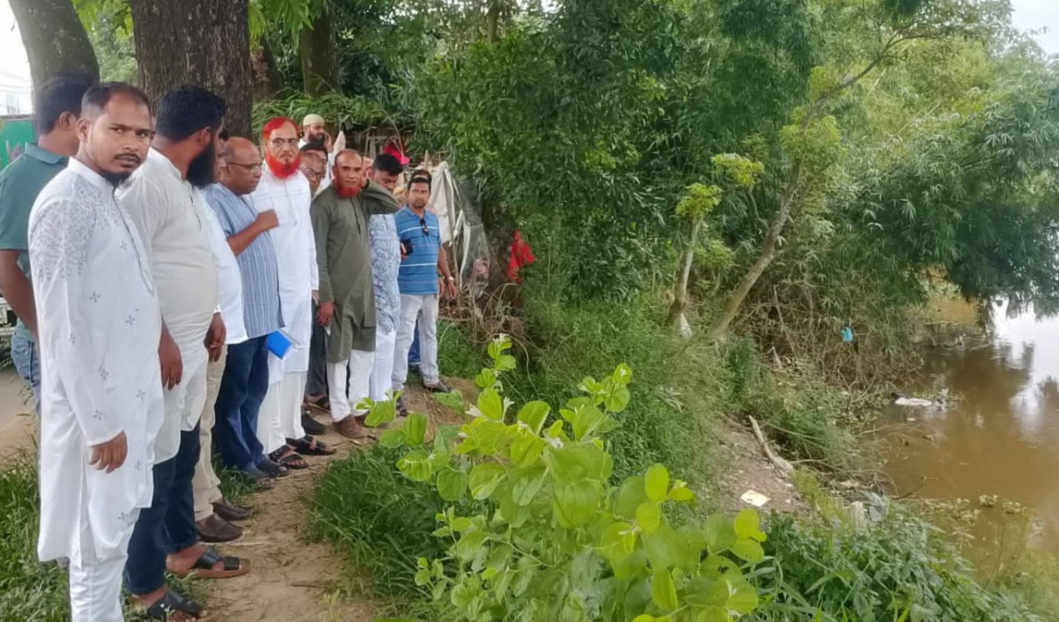 ইসলামাবাদে নদীভাঙ্গন এলাকা পরিদর্শন করলেন এমপি লুৎফুর রহমান কাজল