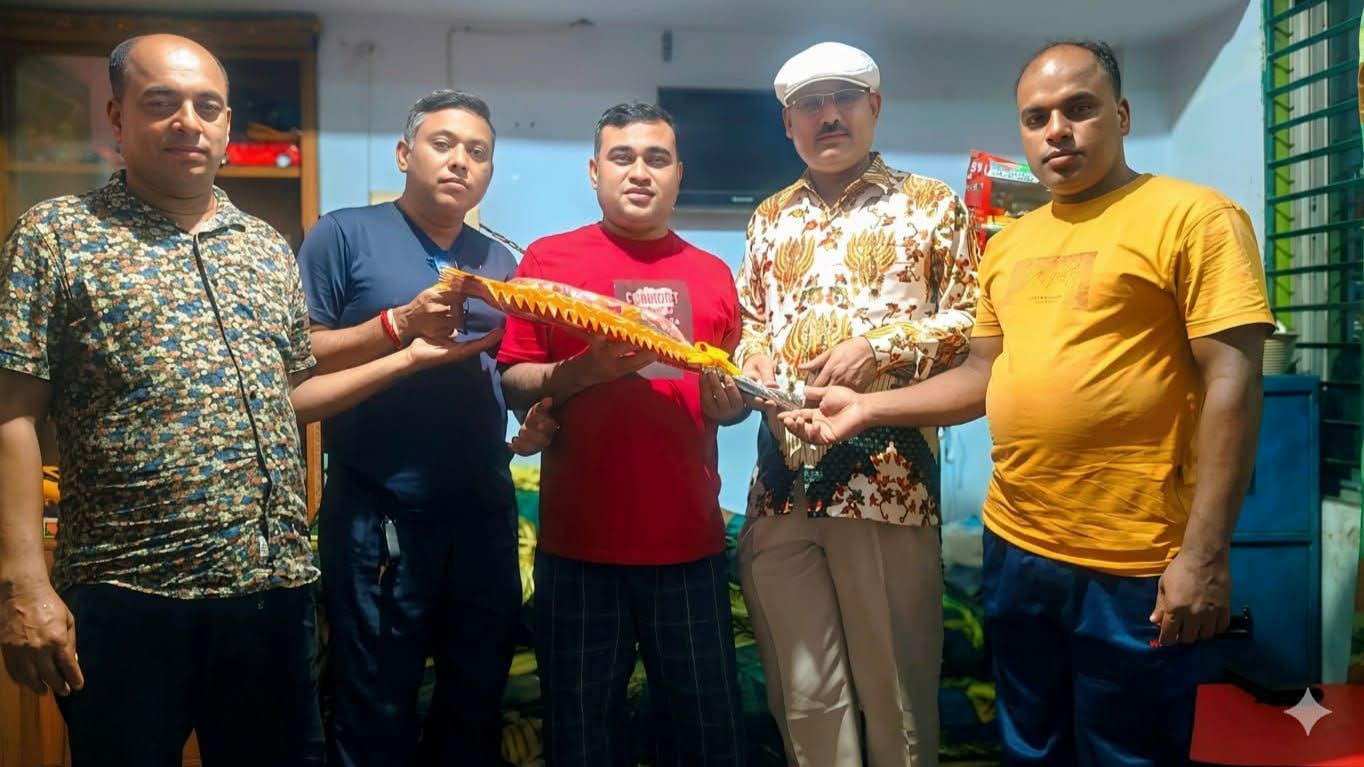 কেশবপুর পাইলট বালিকা বিদ্যালয়ের মনোনীত সভাপতি সুমন-কে ফুলেল শুভেচ্ছা 