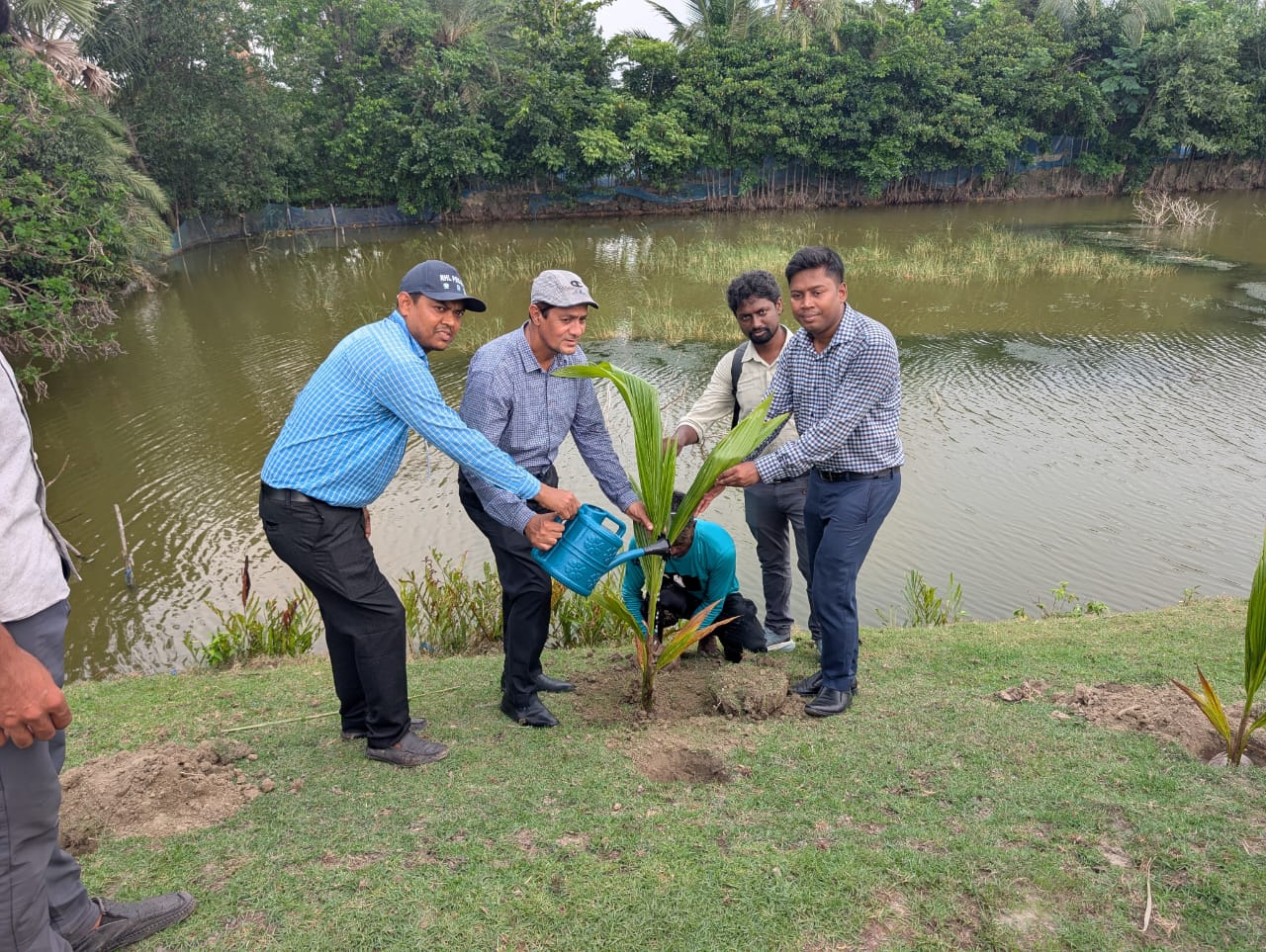 মোংলায় ৩ কিলোমিটার গ্রামীণ রাস্তায় বৃক্ষরোপণ কর্মসূচির উদ্বোধন