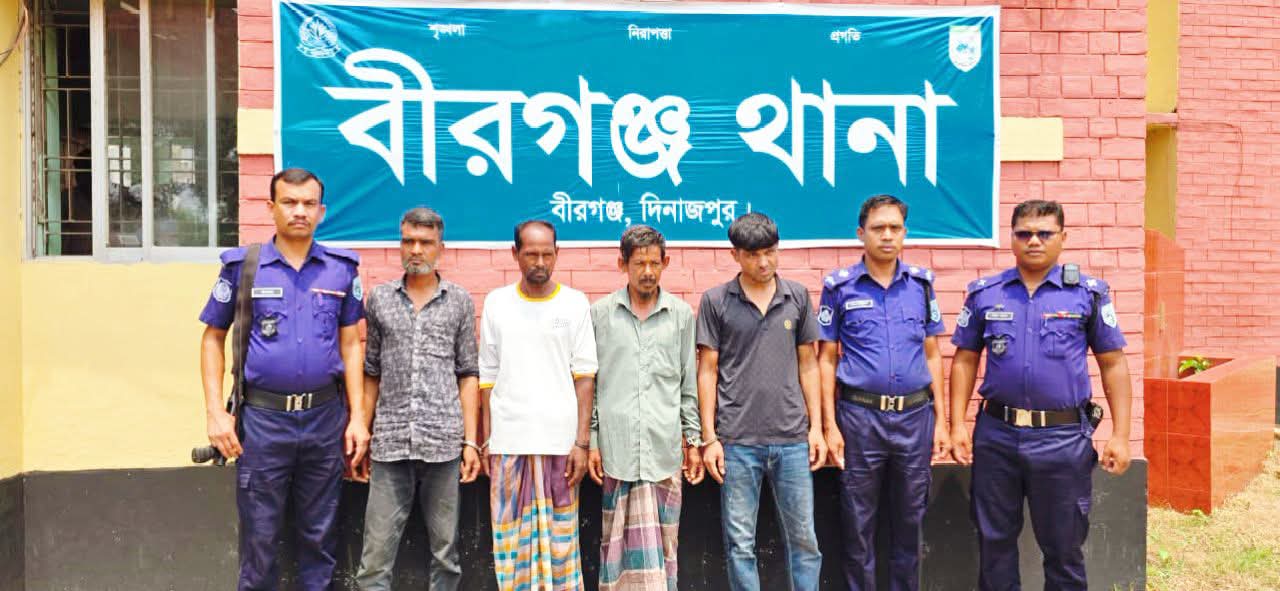 দিনাজপুর বীরগঞ্জে মাদকের বিরুদ্ধে কঠোর অভিযান: গাঁজা-ইয়াবাসহ আটক ৪