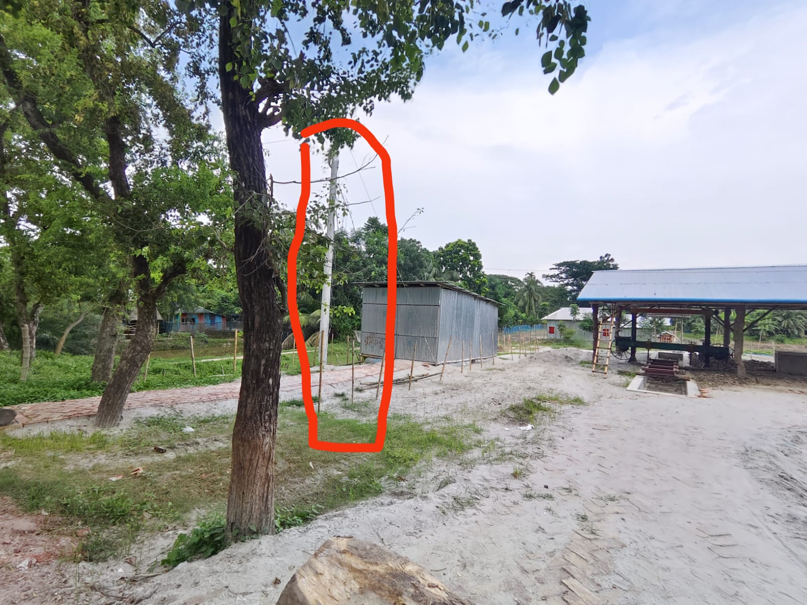 তেরখাদায় ব্যক্তিগত জমিতে বিদ্যুতের খুঁটি স্থাপনের অভিযোগ, স-মিলের সংযোগ নিয়ে বিতর্ক