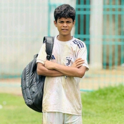 জালালাবাদে ক্ষুদে ফুটবলার নয়ন ঢাকা ফুটবল লীগে সুযোগ পেল