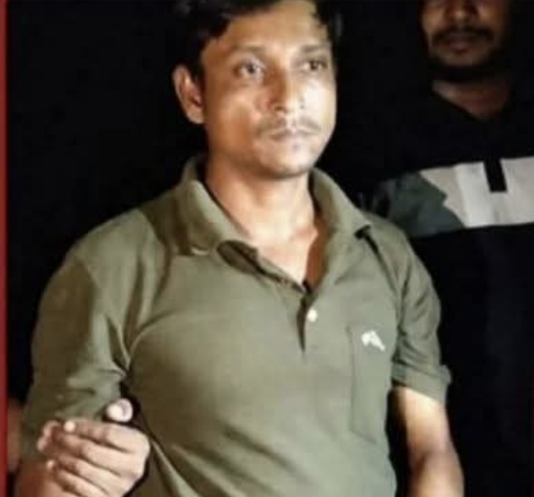 চট্টগ্রামে মা ও মেয়েকে কুপিয়ে হত্যার ঘটনায় অভিযুক্ত আসামী আটক