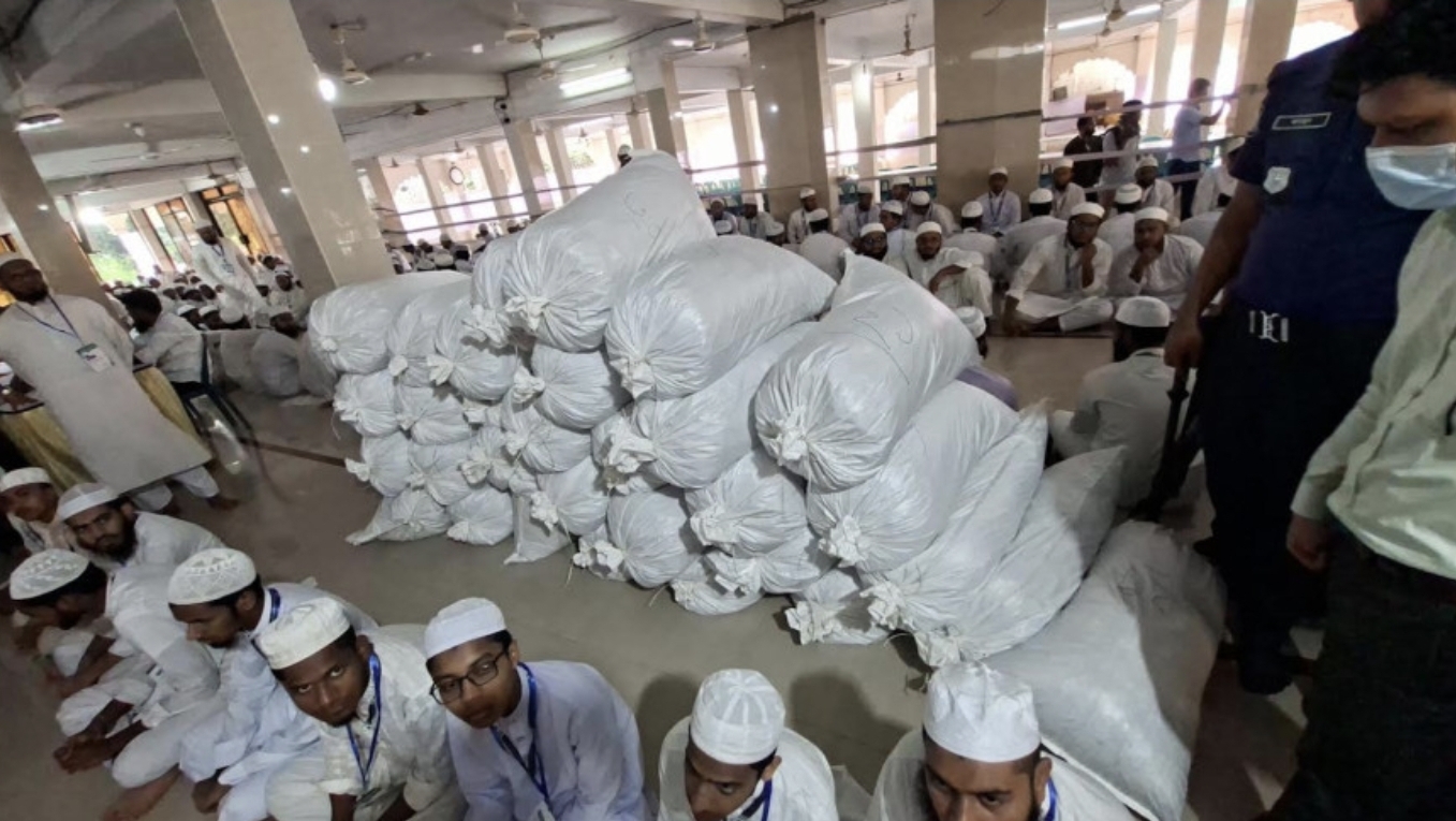 পাগলা মসজিদের দানবাক্সে মিলল রের্কড ৪৩ বস্তা টাকা