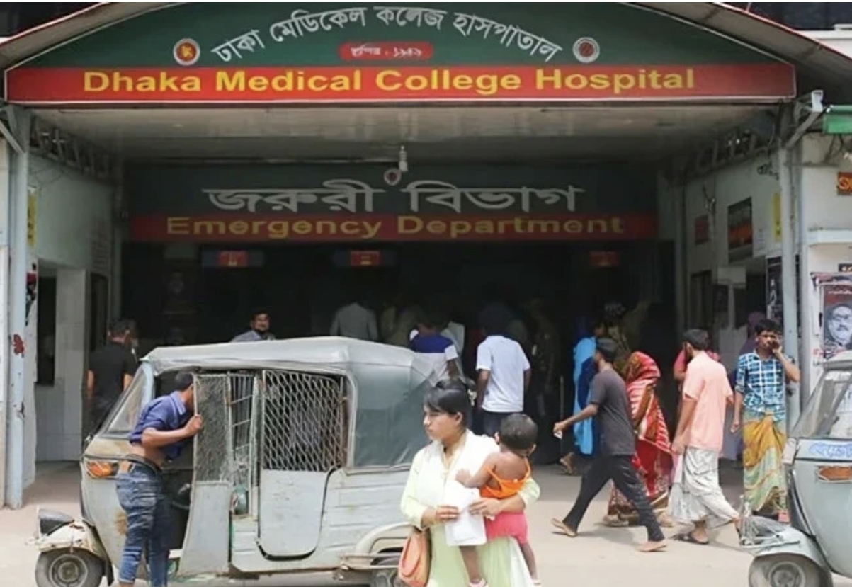 বনানীতে একই পরিবারের ৩ জনকে কুপিয়ে আহত