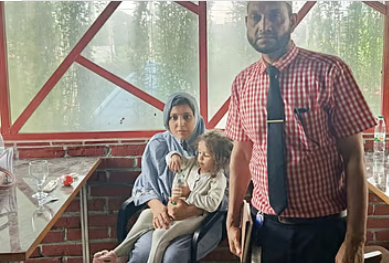 যাচ্ছিল কক্সবাজার, কুমিল্লায় যাত্রাবিরতিতে ভুলে শিশুকে ফেলে যায় পাকিস্তানি পরিবার