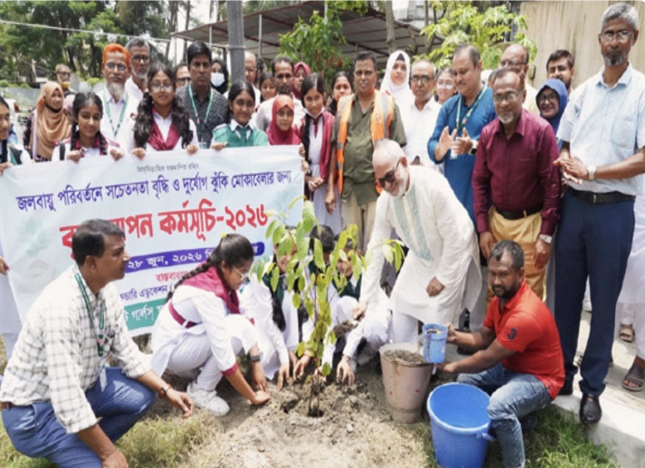 খুলনা কলেজিয়েট গার্লস স্কুল ও কেসিসি উইমেন্স কলেজে বৃক্ষরোপণ কর্মসূচির উদ্বোধন