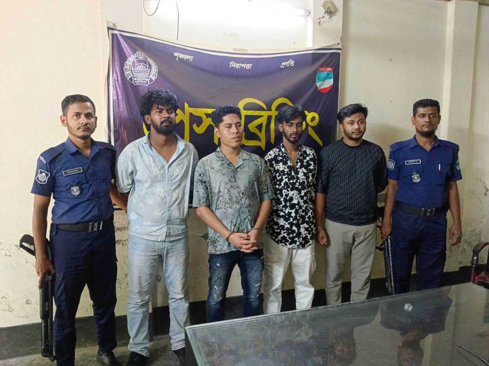 ভারতে পালানোর সময় চট্টগ্রামের শীর্ষ সন্ত্রাসী ডেভিড ইমন ও তার সহযোগীরা যশোরে গ্রেপ্তার