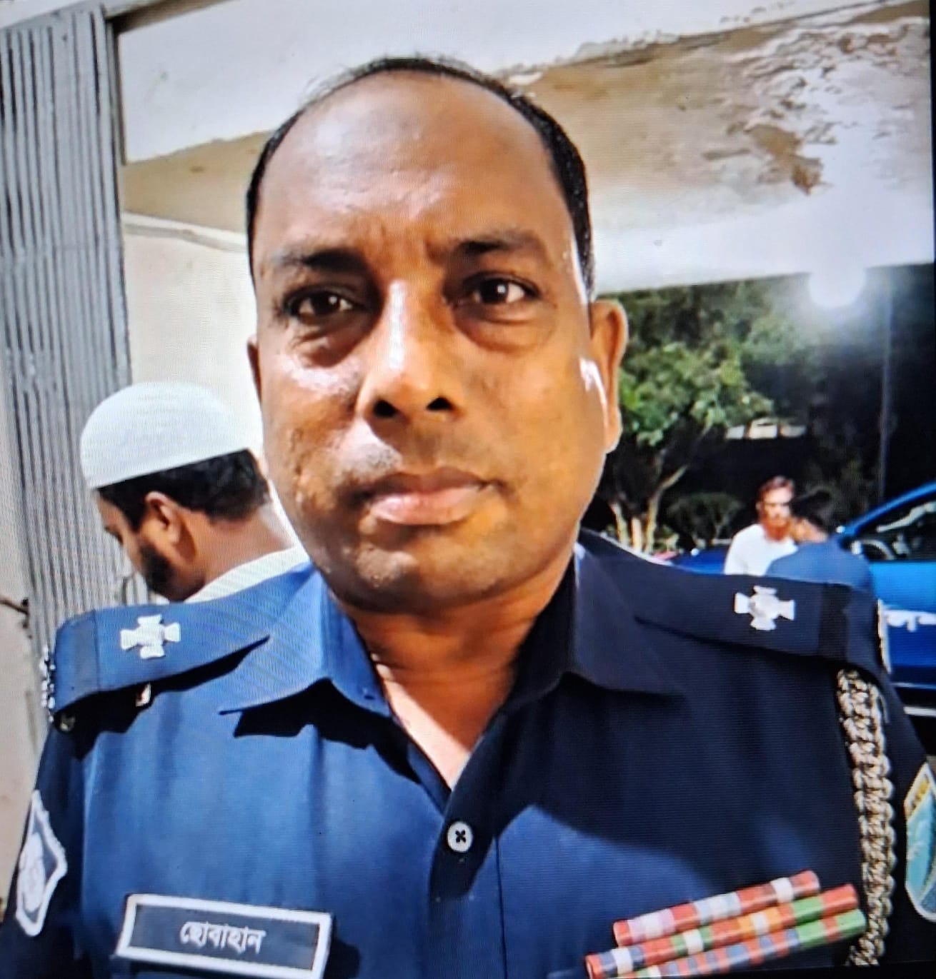 আশুলিয়ায় পুলিশ চেকপোস্টে চাঁদাবাজি: ৩ হাজার টাকা না দিলে ‘জেলের ভাত’ খাওয়ানোর হুমকি!