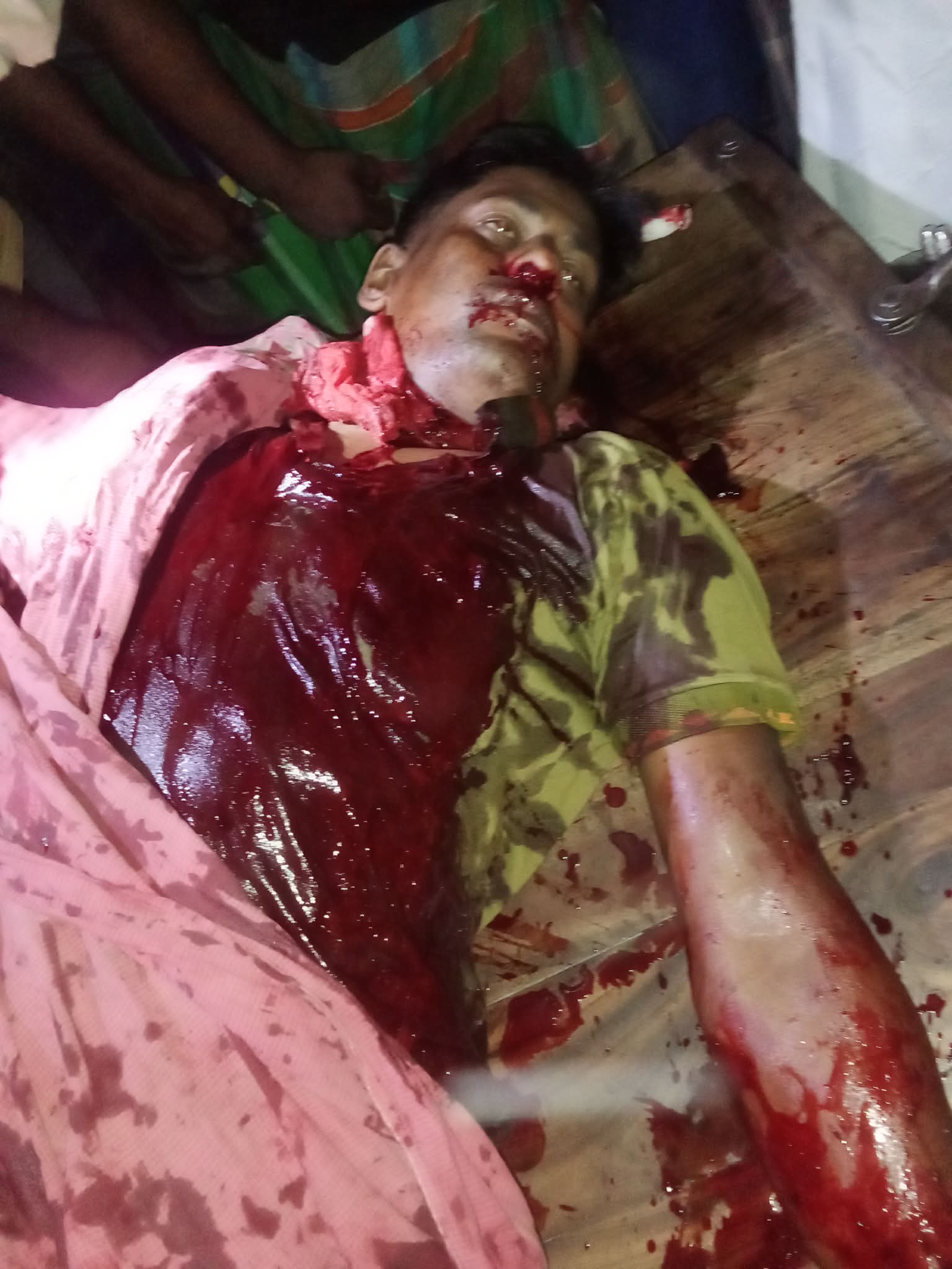 খুলনায় দিনে-দুপুরে ভ্যানচালককে হত্যা, লুট হলো জীবিকার সম্বল