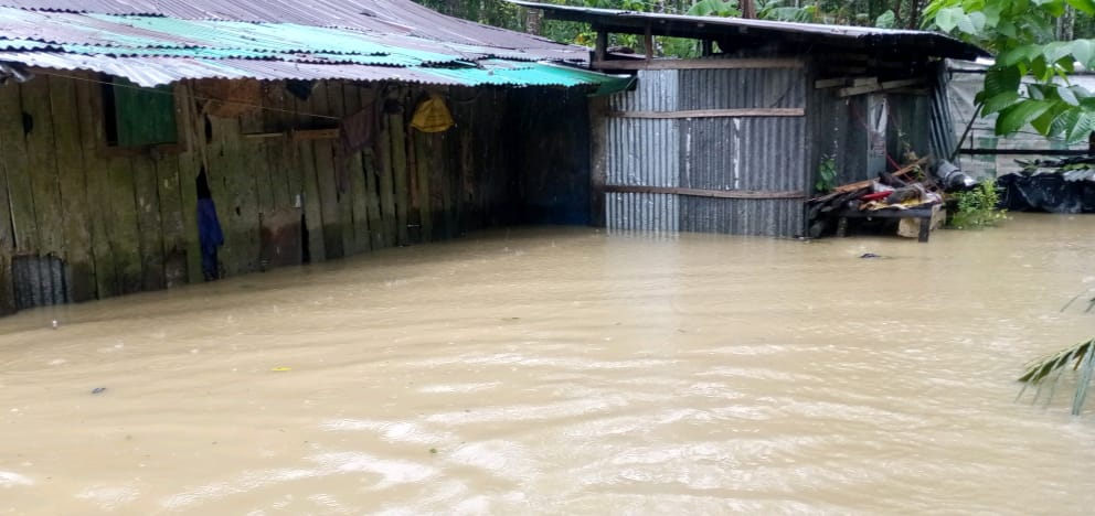 ঈদগাঁওতে টানা বৃষ্টিপাতে পানিবন্দি ঘরবাড়ি ও সড়ক : অসহনীয় দূর্ভােগ 