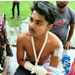 কেশবপুরের মঙ্গলকোট স্কুলে যাওয়ার পথে দুষ্কৃতকারীদের ছুরিকাঘাতে ছাত্র সিয়াম আহত