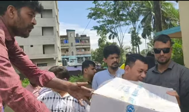 ঈদগাঁওতে অসহায়-দুস্তদের মাঝে ত্রাণ বিতরণ