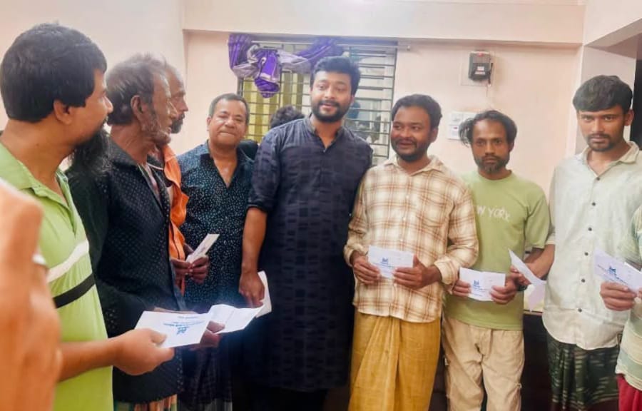জালালাবাদে জলাবদ্ধতায় ক্ষতিগ্রস্তদের পাশে তরুন শিক্ষানুরাগী তকি 