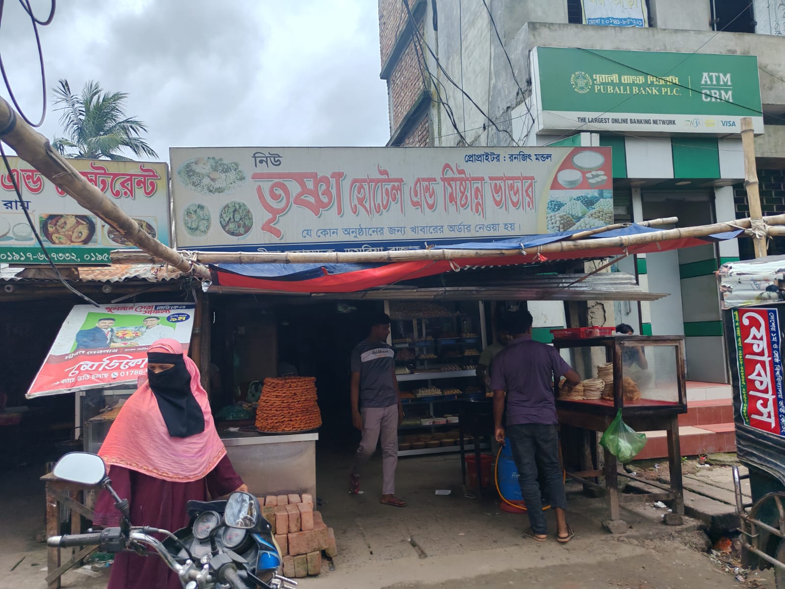 ডুমুরিয়া উপজেলা প্রশাসনের নাকের ডগায় অস্বাস্থ্যকর পরিবেশে খাদ্য উৎপাদন ও ভেজাল: দেখার কেউ নেই
