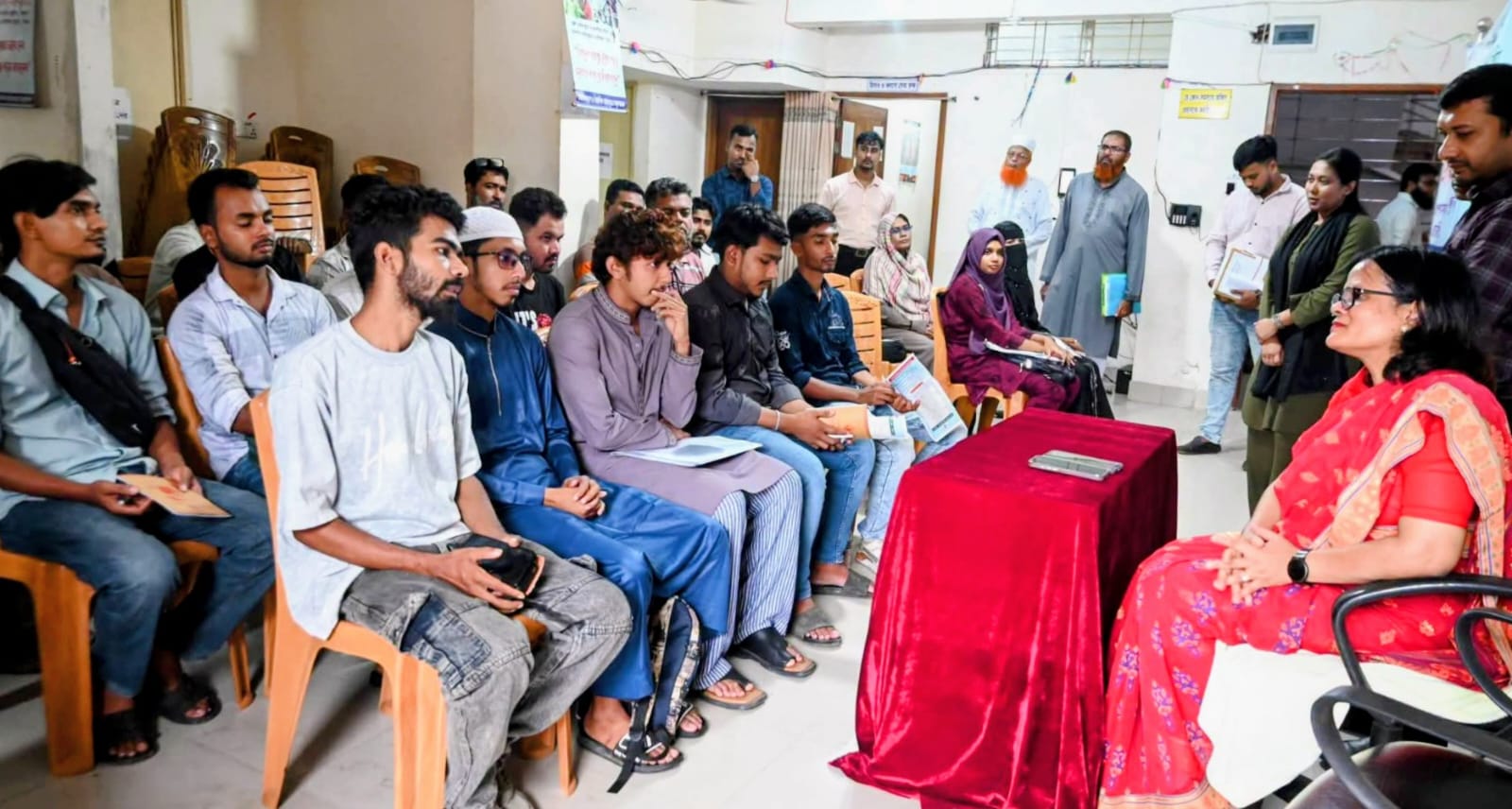 জেলা কর্মসংস্থান ও জনশক্তি অফিস পরিদর্শন করে সন্তোষ প্রকাশ জেলা প্রশাসক মিজ্ হুরে জান্নাতের  ‎
