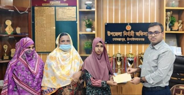 বাল্যবিয়ে রুখে লিমার পাশে মানবিক ইউএনও জাকির মুন্সি, লেখাপড়া চালিয়ে যাওয়ার স্বপ্ন পুনর্বহাল