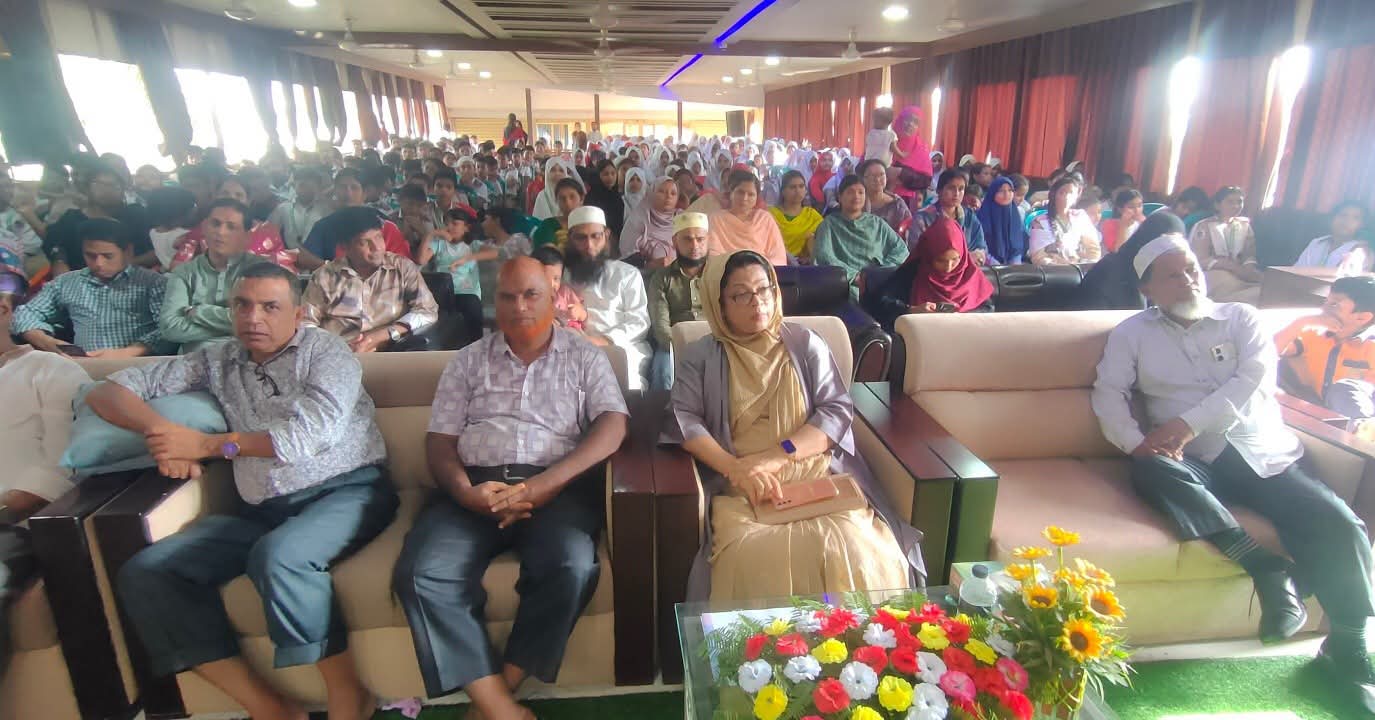 ঈদগাহ আদর্শ উচ্চ বিদ্যালয়ে বার্ষিক সাহিত্য ও সাংস্কৃতিক প্রতিযোগিতা সম্পন্ন