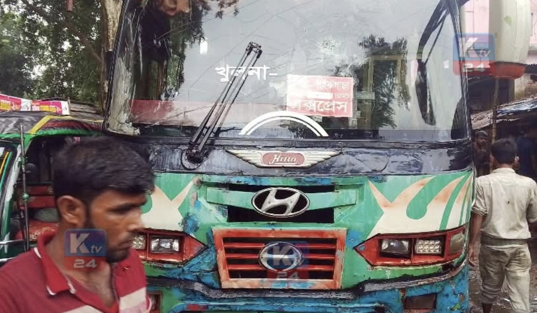 সাতক্ষীরার তালা উপজেলায় বাসচাপায় স্কুল ছাত্র নিহত
