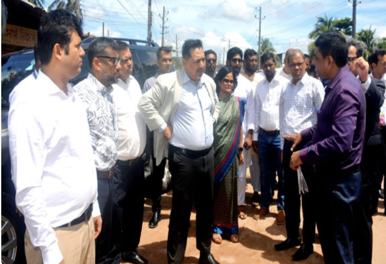 খুলনায় শিপইয়ার্ড সড়ক প্রশস্তকরণ প্রকল্প পরিদর্শনে মন্ত্রী পরিষদের সচিব